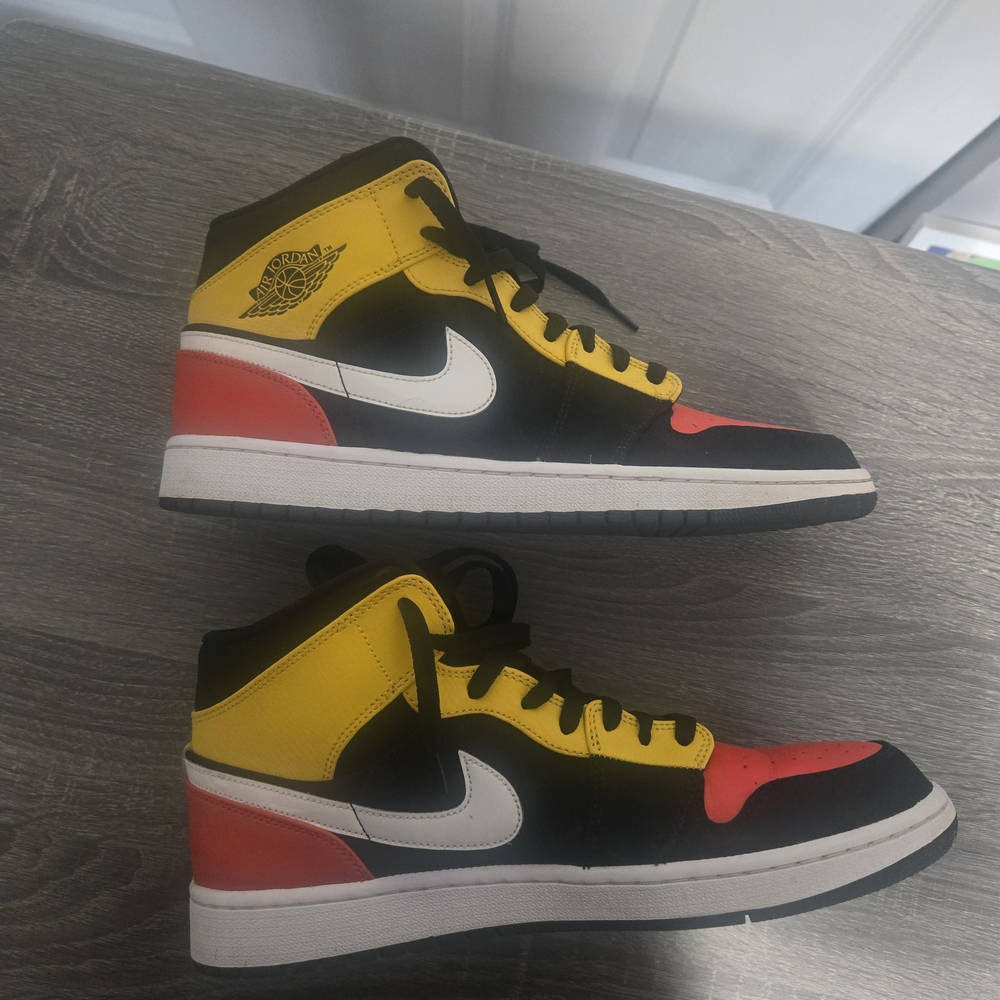 Nike Jordan 1 Mid Black Amarillo Orange